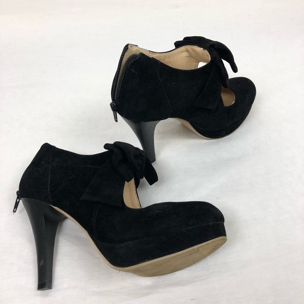 Black velvet bow heels✨